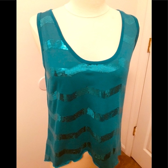 Discreet Tank Top - Picture 2 of 5